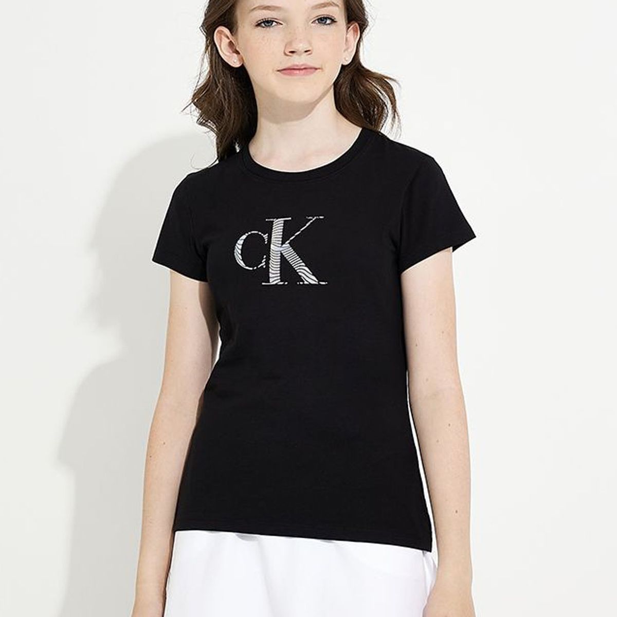 CALVIN KLEIN - Polera Niña Iridescent Ck Slim Negro Calvin Klein