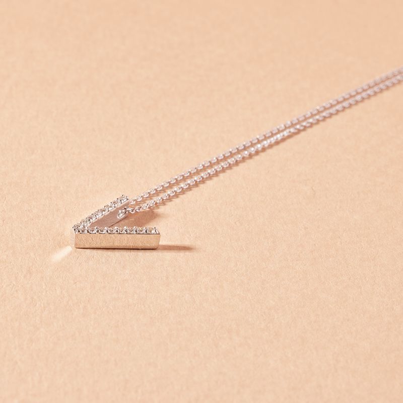 JB JOYAS BARON - Collar Oro Blanco 18kt Diamantes Letra V 9Pts - Danielle Costantini