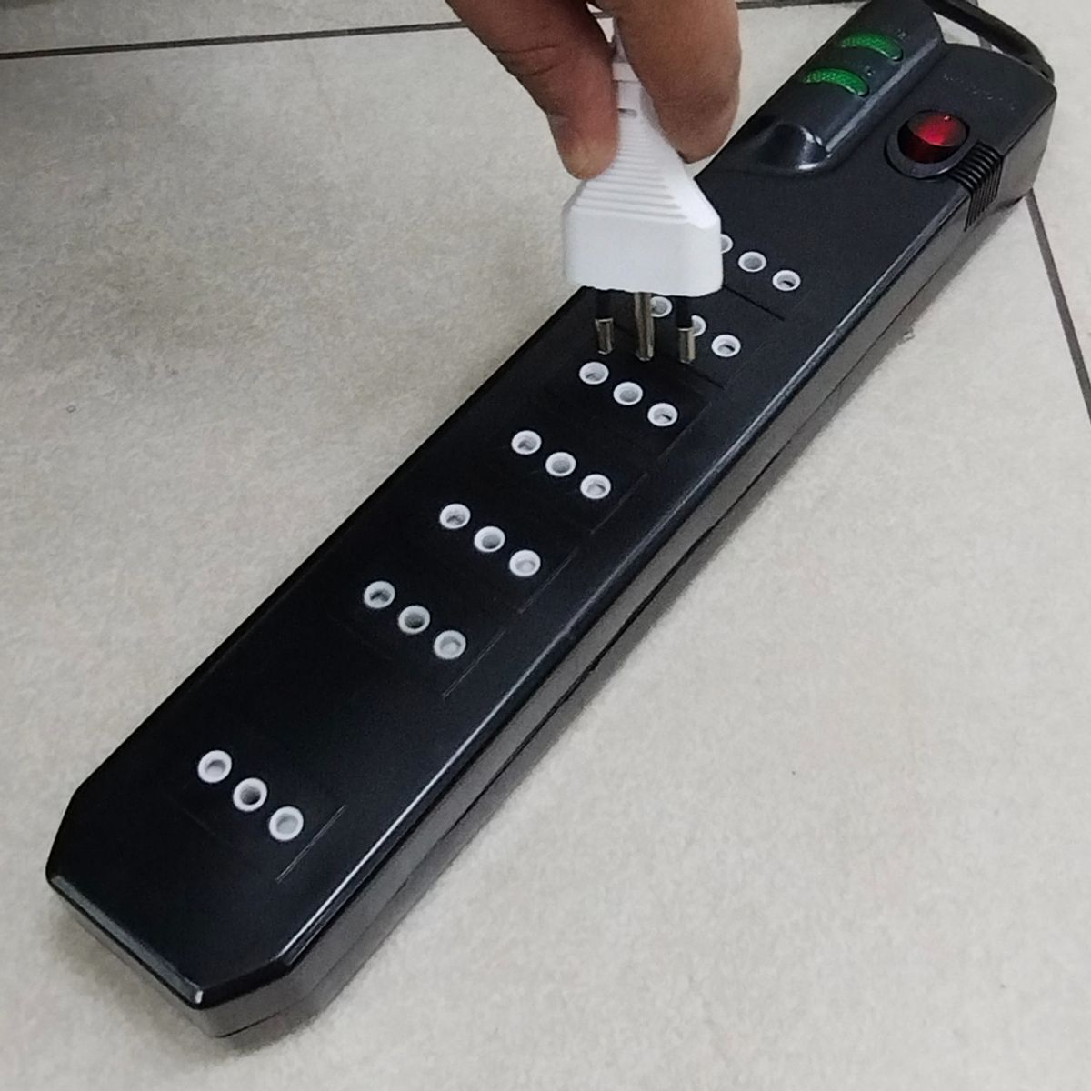 MLAB - ALARGADOR ELECT C PROTEC SOBREVOLTAJE 1400J 7 TOMAS 3 MTS MCL-07 Color Negro