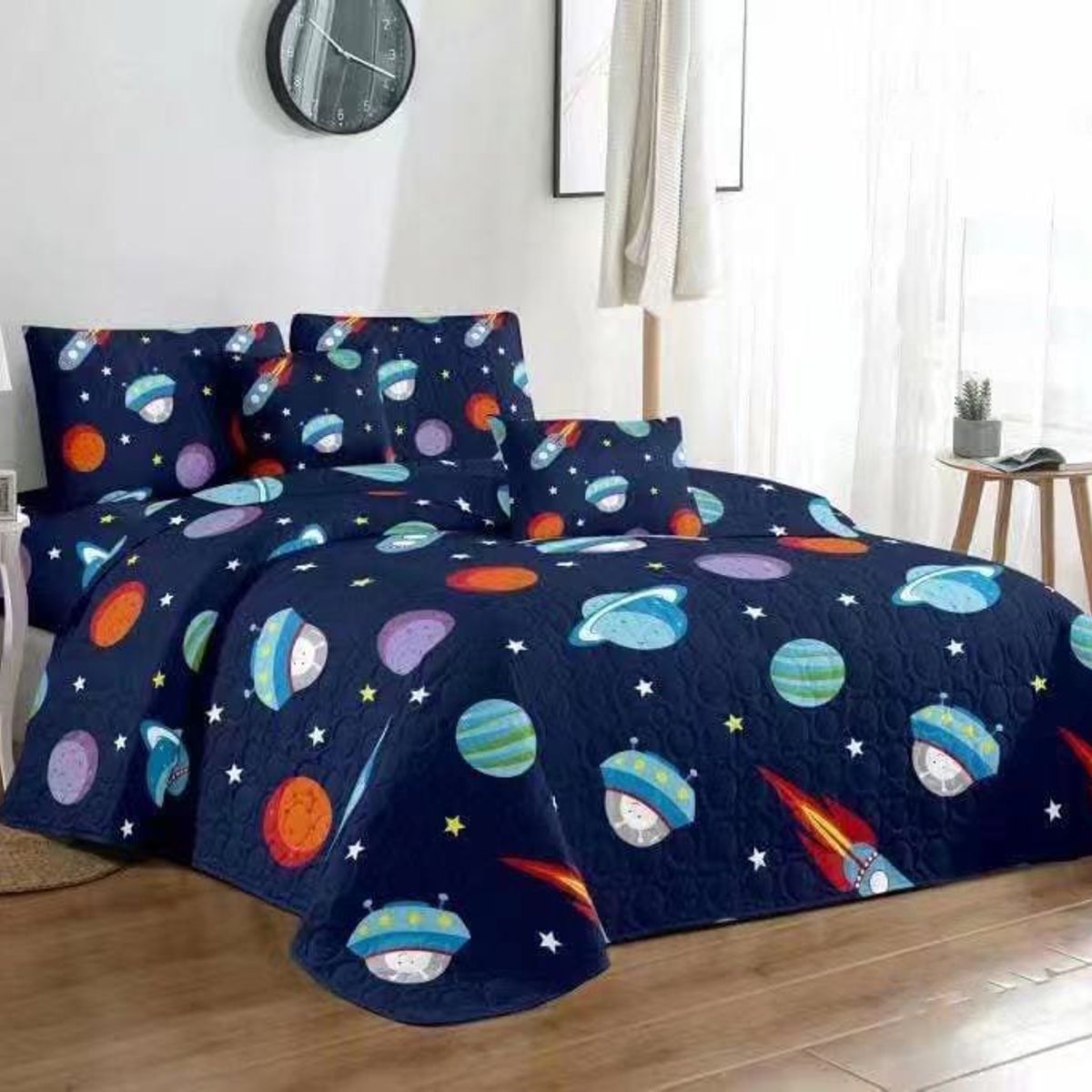 GENERICO - CUBRECAMA QUILT DE VERANO 1.5 PLAZAS CON DISEÑO PLANETAS TF