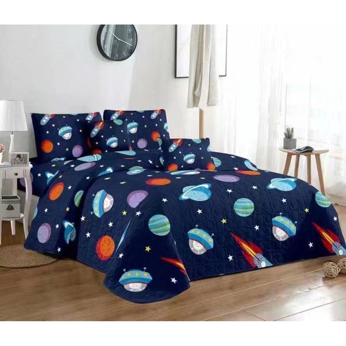GENERICO - CUBRECAMA QUILT DE VERANO 1.5 PLAZAS CON DISEÑO PLANETAS TF
