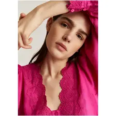 SCALPERS - Blusa Bordado Fucsia