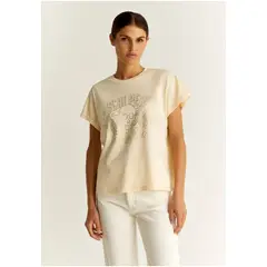 SCALPERS - Polera Print Frontal Foil Natural