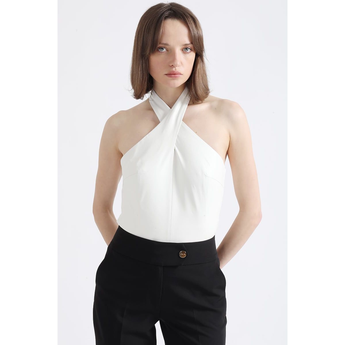 LIOLA - Top Halter Cruzado, Crudo Liola