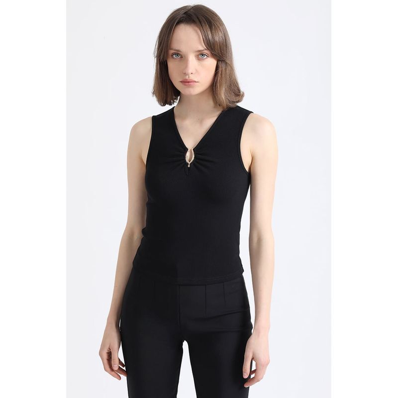 LIOLA - Polera Con Herraje Metal, Negro Liola