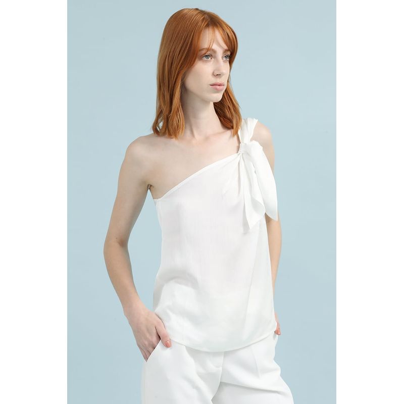 LIOLA - Top Satin  Asimetrico, Anudado En Hombro, Crudo Liola
