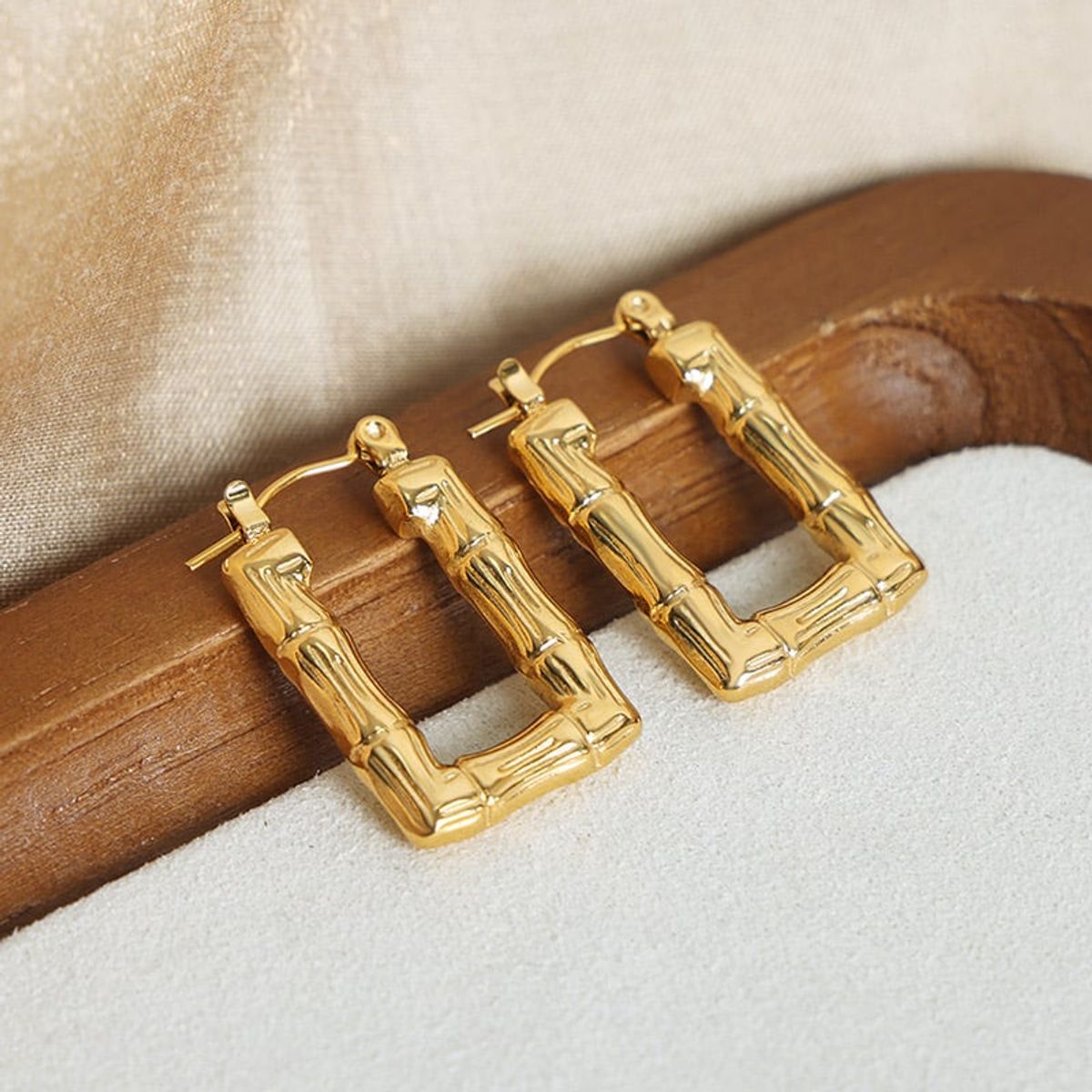 LUX JOYAS - Aros Baño Oro Amarillo 18k Argollas Bamboo Rectangular