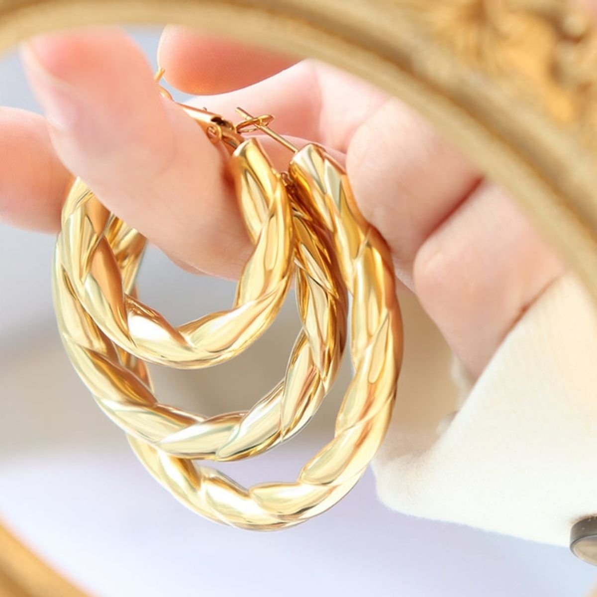 LUX JOYAS - Aros Baño Oro Amarillo 18k Enroscados M