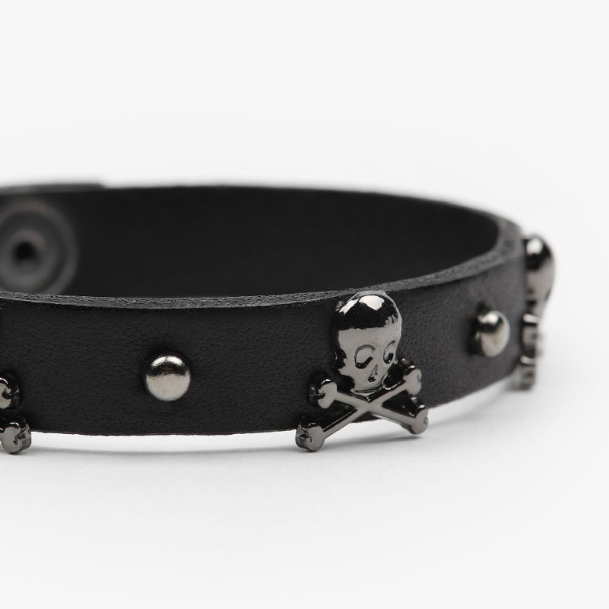 SCALPERS - Pulsera Tachas Calaveras Black