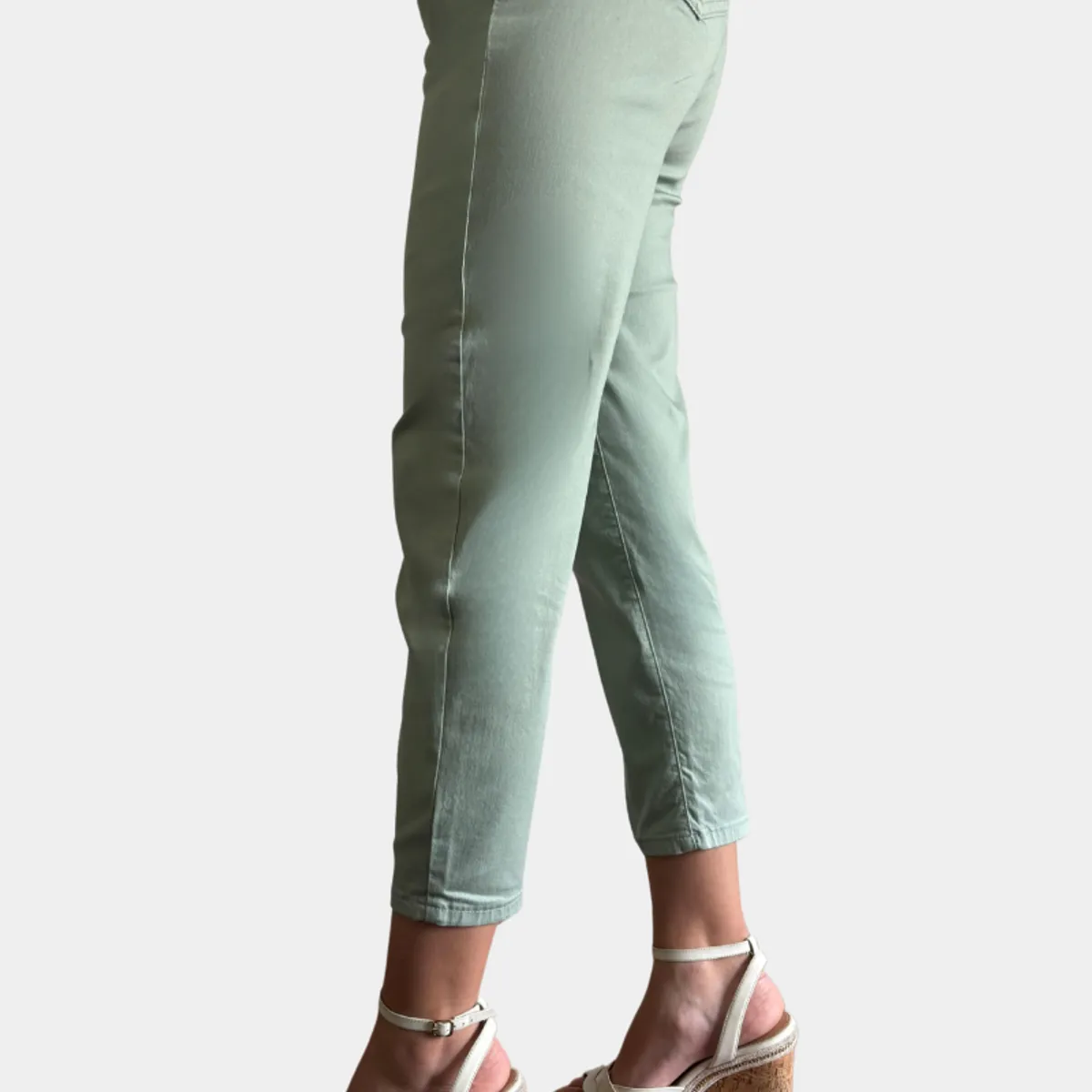 TENTATION - Capri Gabardina Tiro Alto Push Up Verde Tentation