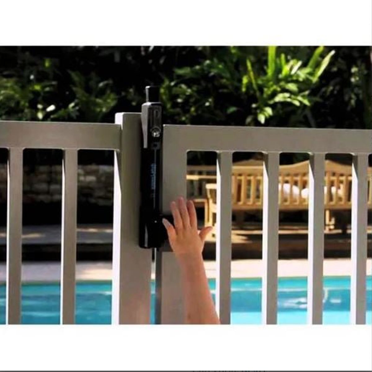 PISCINERIA - CIERRE ALARMA DE SEGURIDAD PARA REJA DE PISCINAS MAGNALATCH