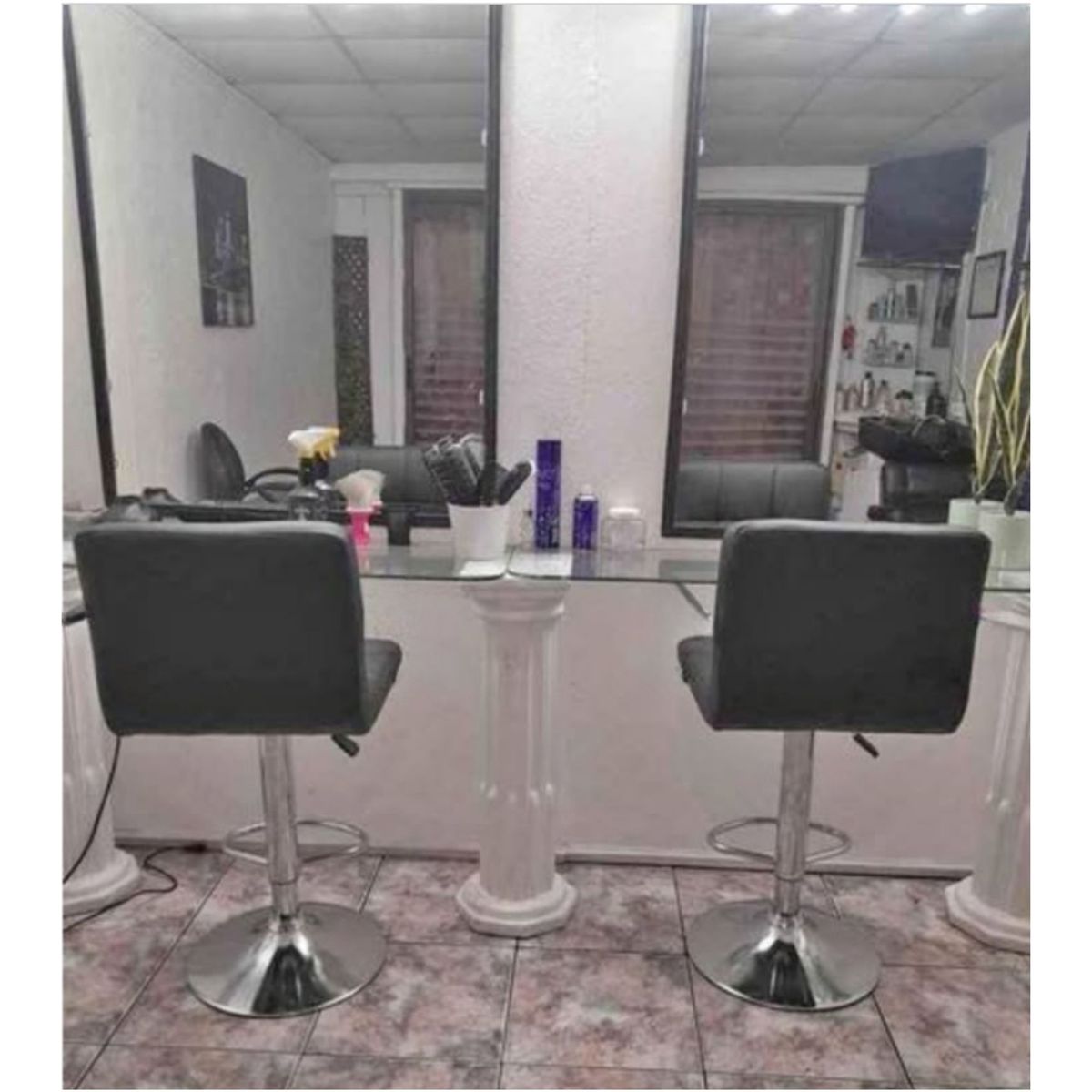 GENERICO - Silla de peluquería Atenas I compacta y accesible