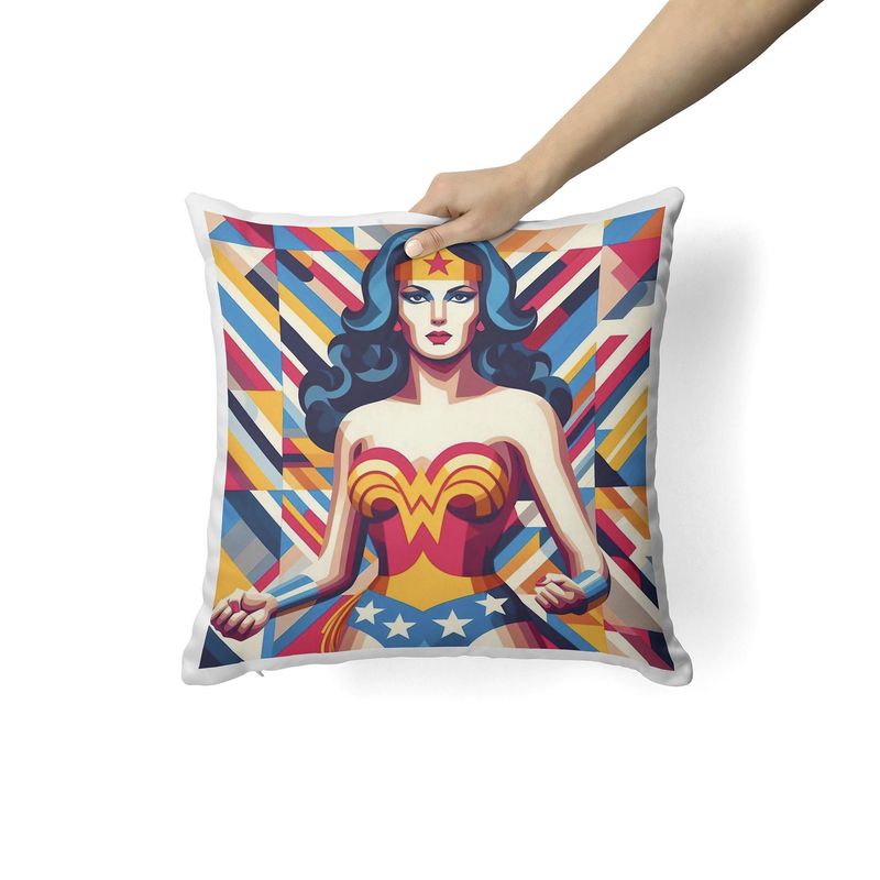 CREANGO - COJIN DECORATIVO LA MUJER MARAVILLA