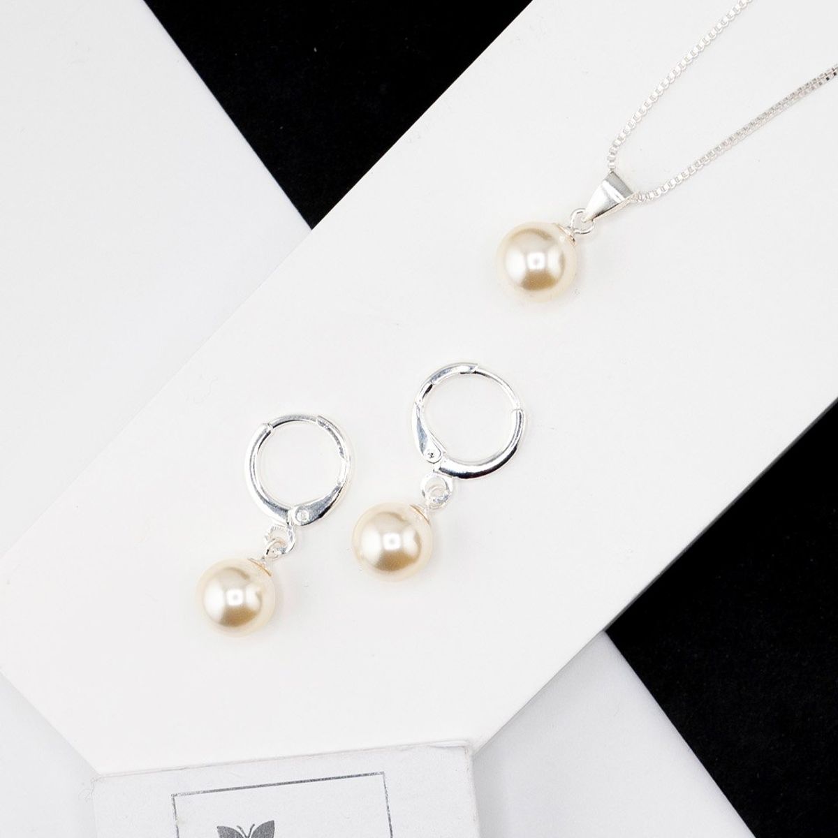 JOYAS MONTERO - Conjunto Pearl Con Baño de Oro Blanco creado con Perlas de Swarovski® Cream
