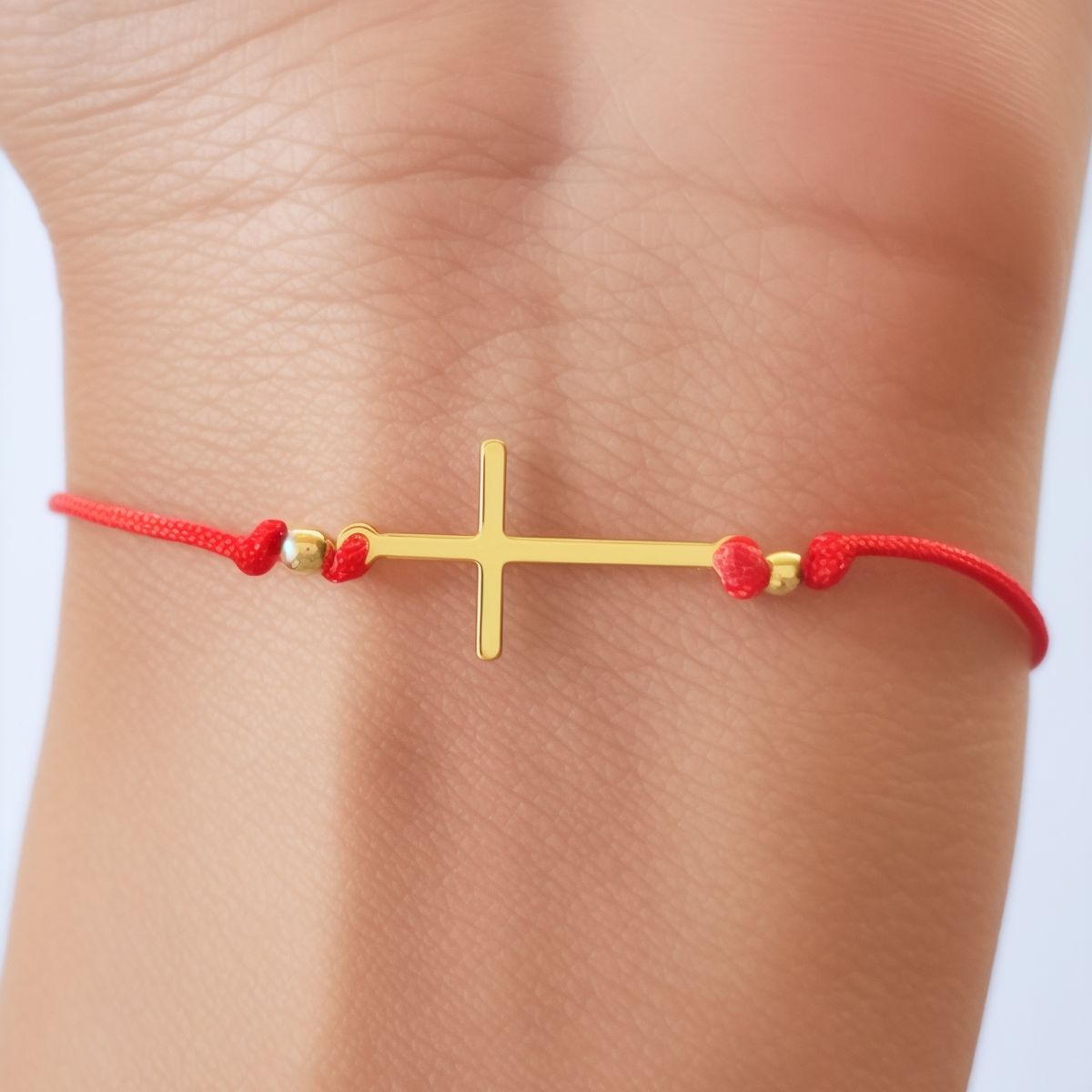 COGGIOLA - Pulsera Cruz Plana Enchapado Oro 18K Cordón Rojo Ajustable