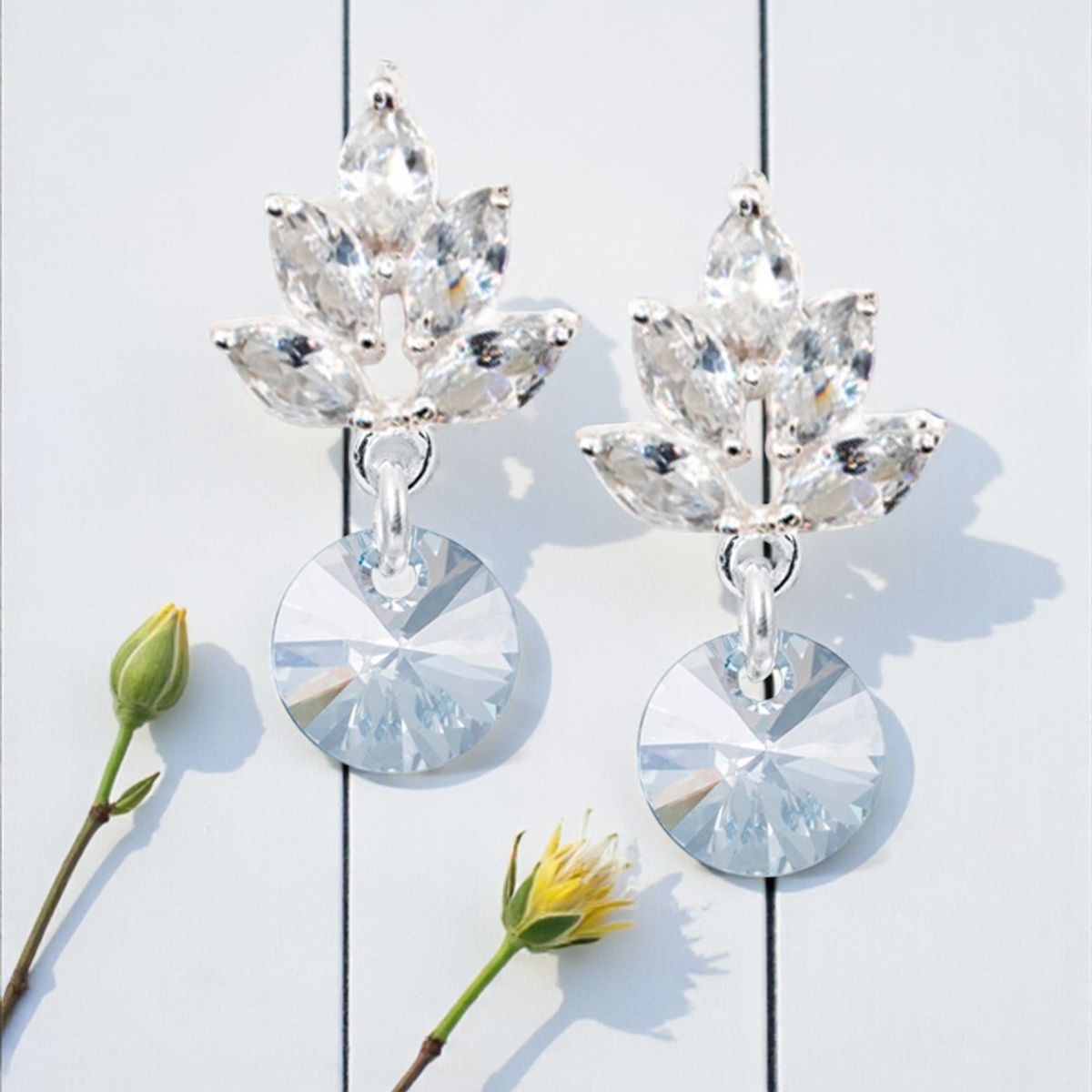 JOYAS MONTERO - Aros Penelope Baño Oro Blanco creado cristales de Swarovski® Blue Shade