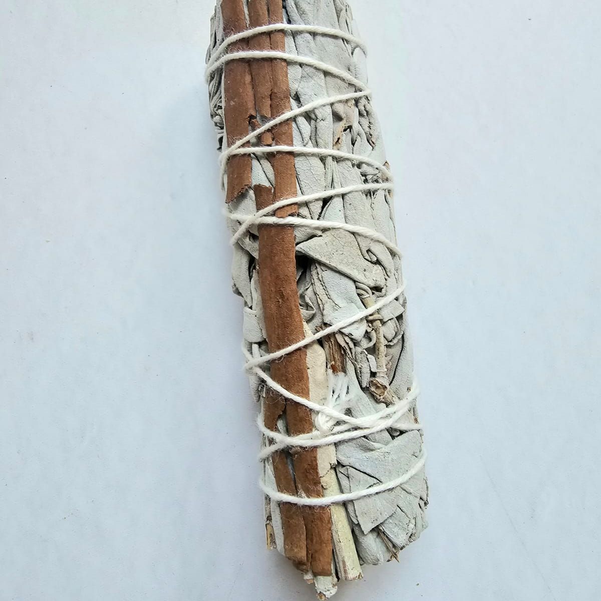 ADIKARI - SALVIA BLANCA CON CANELA