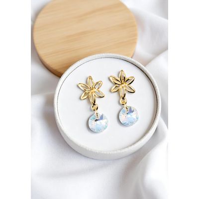 Imagen 2 del producto Aros Elsa Baño Oro 24K creado con cristales de Swarovski® Aurora Boreal