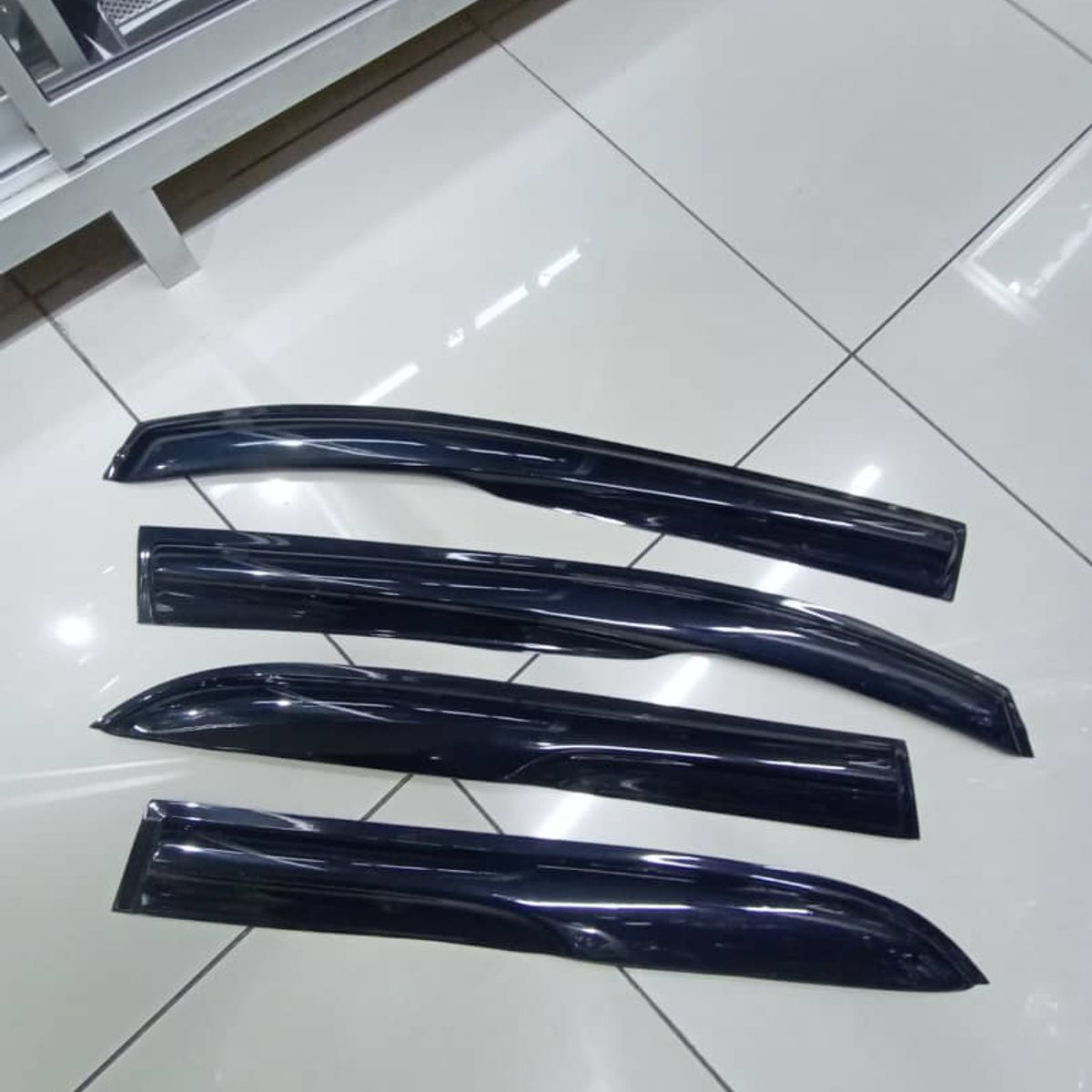 GENERICO - Deflector aleta bota agua acrílico negro spark gt 2018 2020