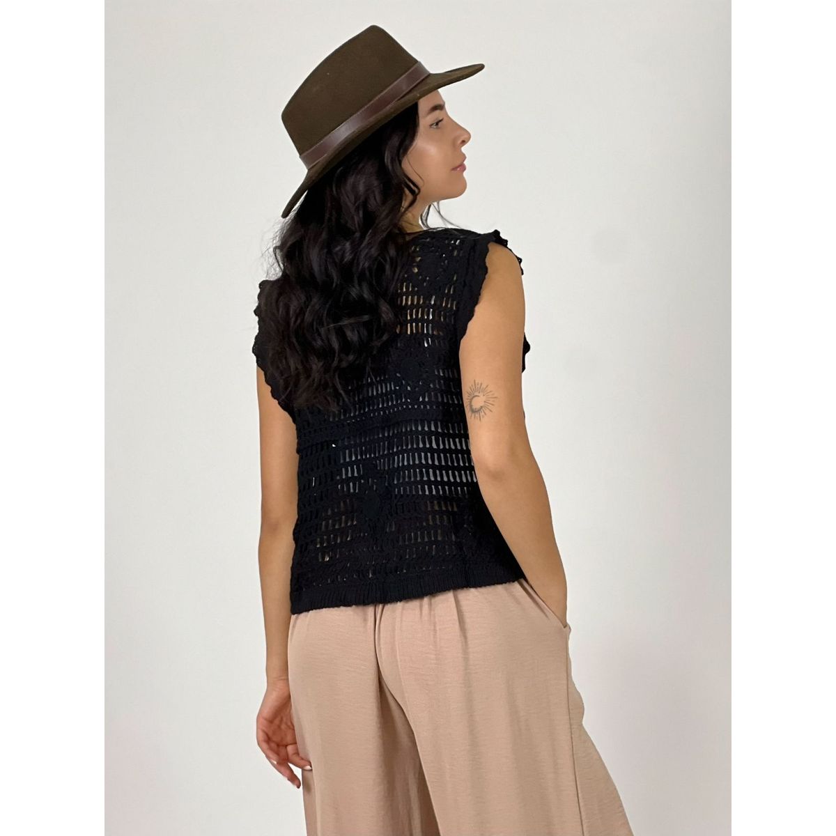 ENIGMATICA BOUTIQUE - Tejido Crochet Abotonado - Negro