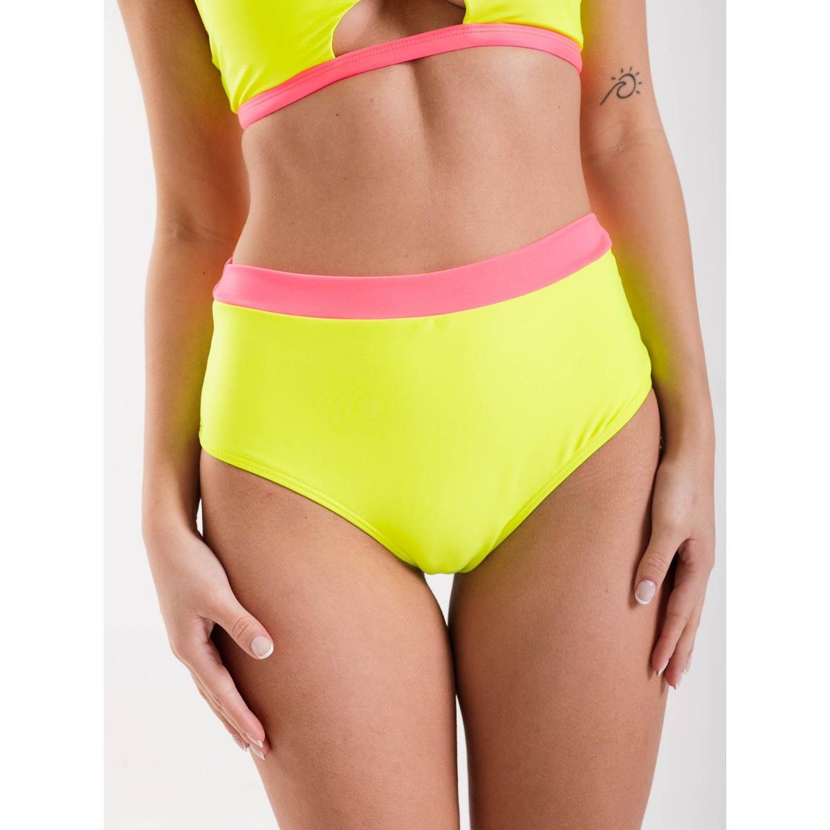 DAIKIRI BIKINIS - Daikiri Bottom de Bikini Mujer Amarillo Liso Tiro Alto Culote Protección UV 50+