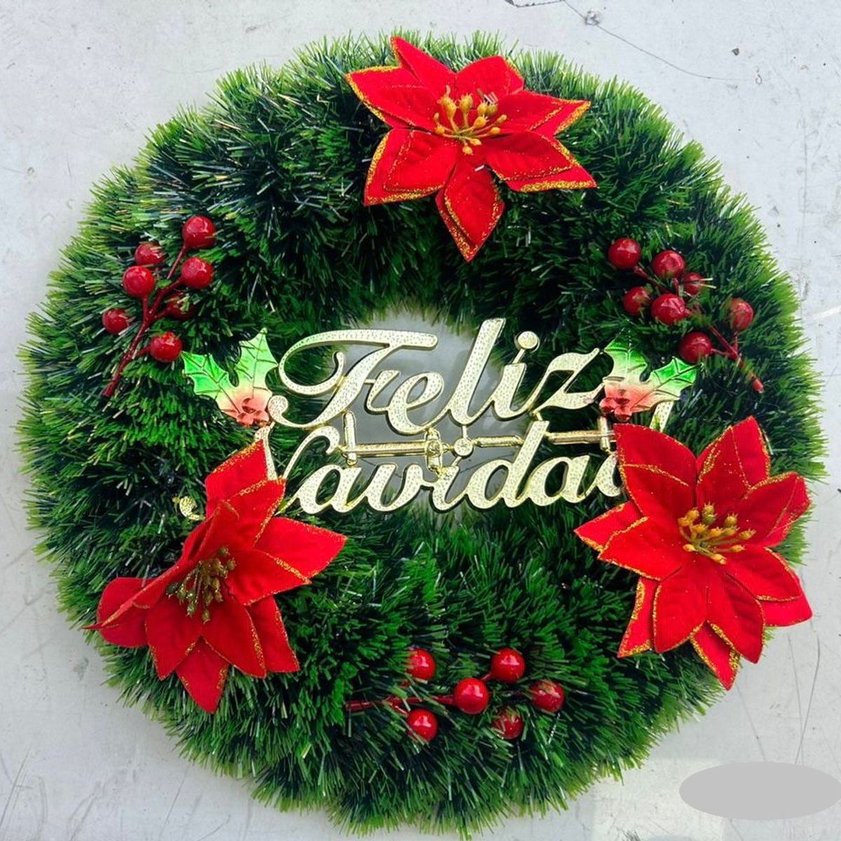 GENERICO - CORONA NAVIDEÑA GIRNALDA CON LUCES LED DE 40CM VERDE FLOR ROJA WYM