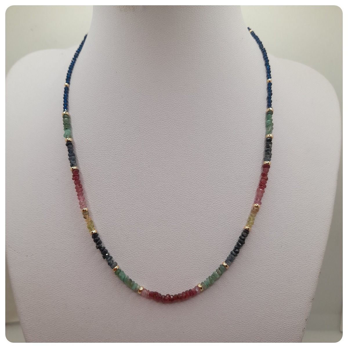 CAT JOYAS - Collar de raiz de zafiros esmeraldas y rubies