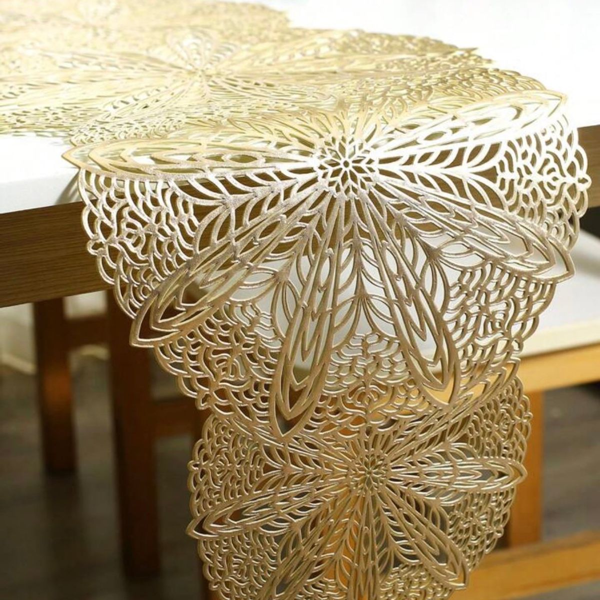 GENERICO - Camino de mesa dorado