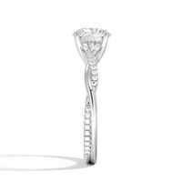 ANILLO DE COMPROMISO TRENZADO CON MOISSANITA ROUND Y PLATA RODINADA