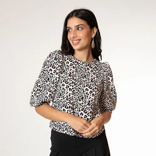 NATALIA SEGUEL - Polera Abril Manga Corta Animal Print Rosa