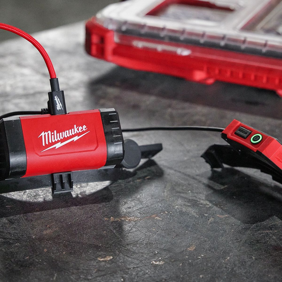 MILWAUKEE - Linterna frontal USB Bolt Redlithium Milwaukee
