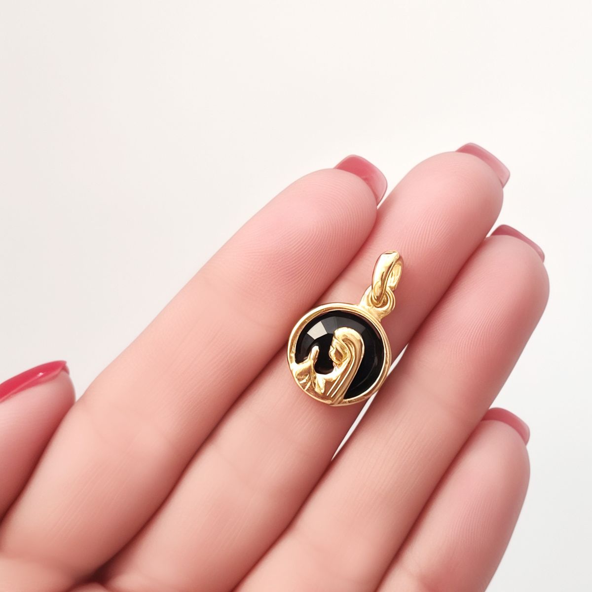 COGGIOLA - Colgante Medalla Virgen Niña 14mm Enchapada Oro 18K Cristal Negro