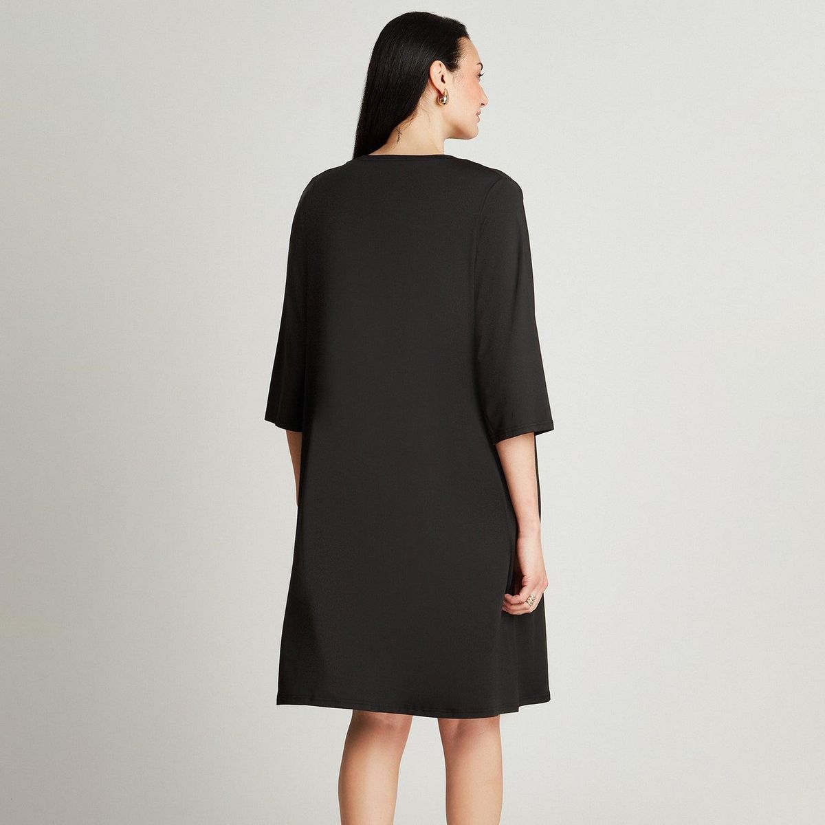 LORENZO DI PONTTI - Vestido Midi Negro Manga 3/4 Cuello Redondo Con Tapadito