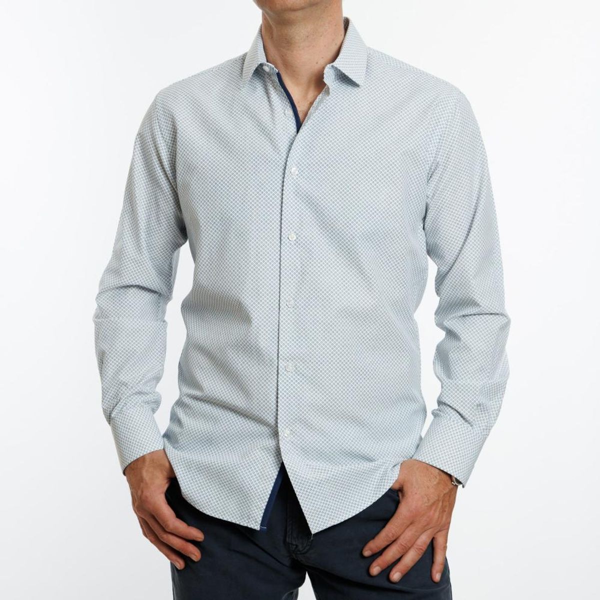 VANDINE - Camisa  Etiqueta Roja Blanca Lisa con estampado Azul V25-1.1