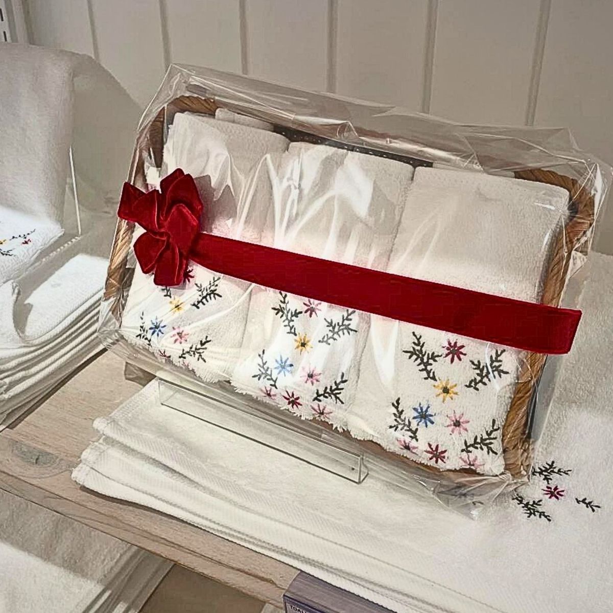 BOHEMIK - Set Baño Toalla visita royal Touch Floral con Bandeja Elsa