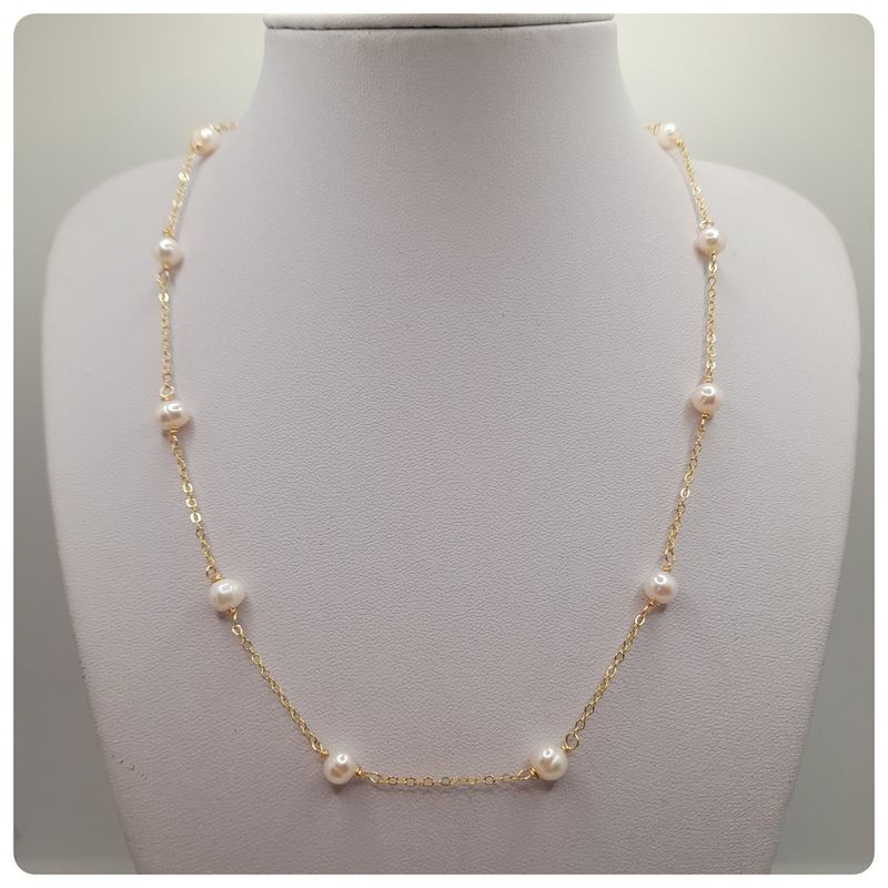 CAT JOYAS - Collar de perlas de rio con cadena enchapado en oro