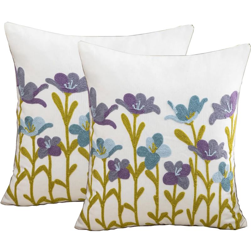DECORACION CREATIVA - 2 Cojines Bordados con Relleno Incluido - Flor Lila Celeste