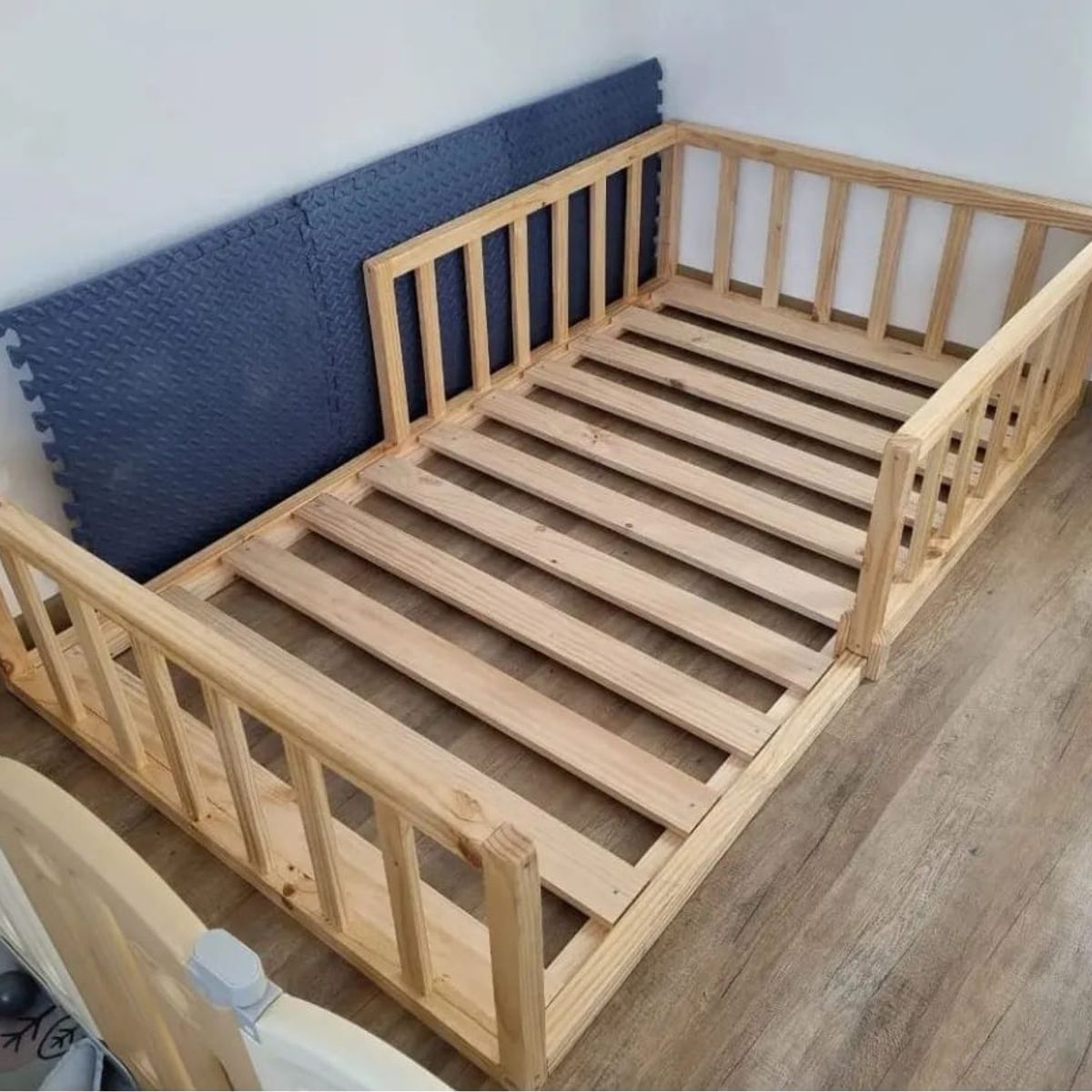 GENERICO - Cama estilo montessori media baranda Plaza