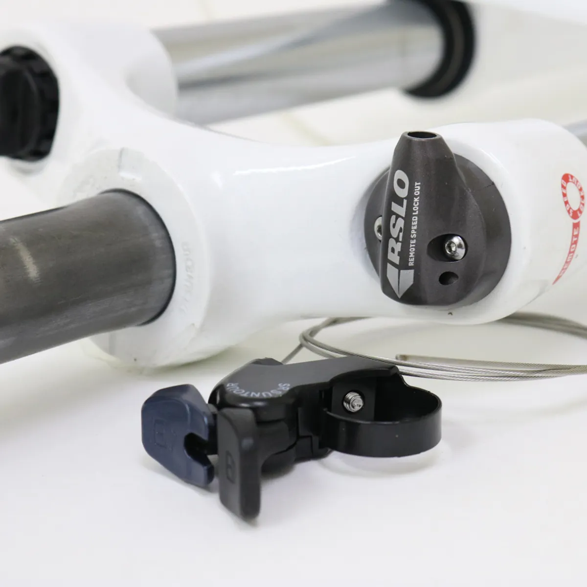 GENERICO - Horquilla Suntour 27.5" XCM DS DS 120mm 9x100mm Blanco