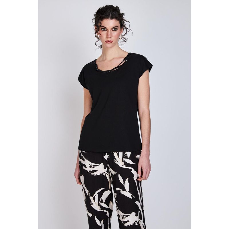 ECLIPSE - Polera Detalles Escote Bernardita Negro Woman by Eclipse WOMAN BY ECLIPSE