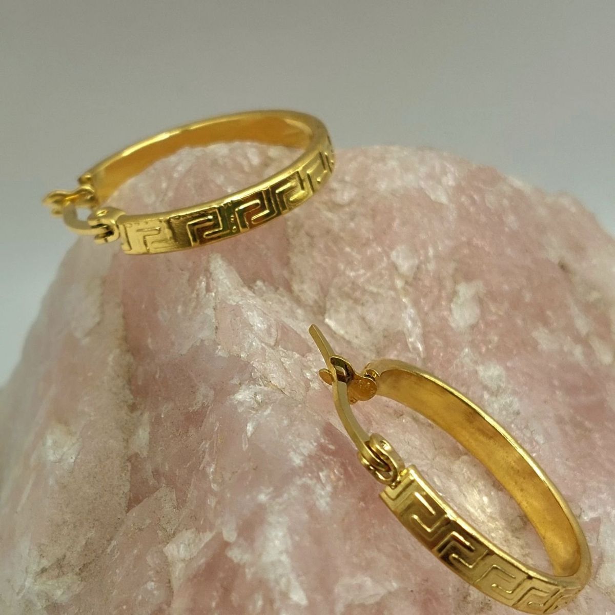 GENERICO - Argollas ORO LAMINADO 18K Diseño GRECAS 2,5 MM