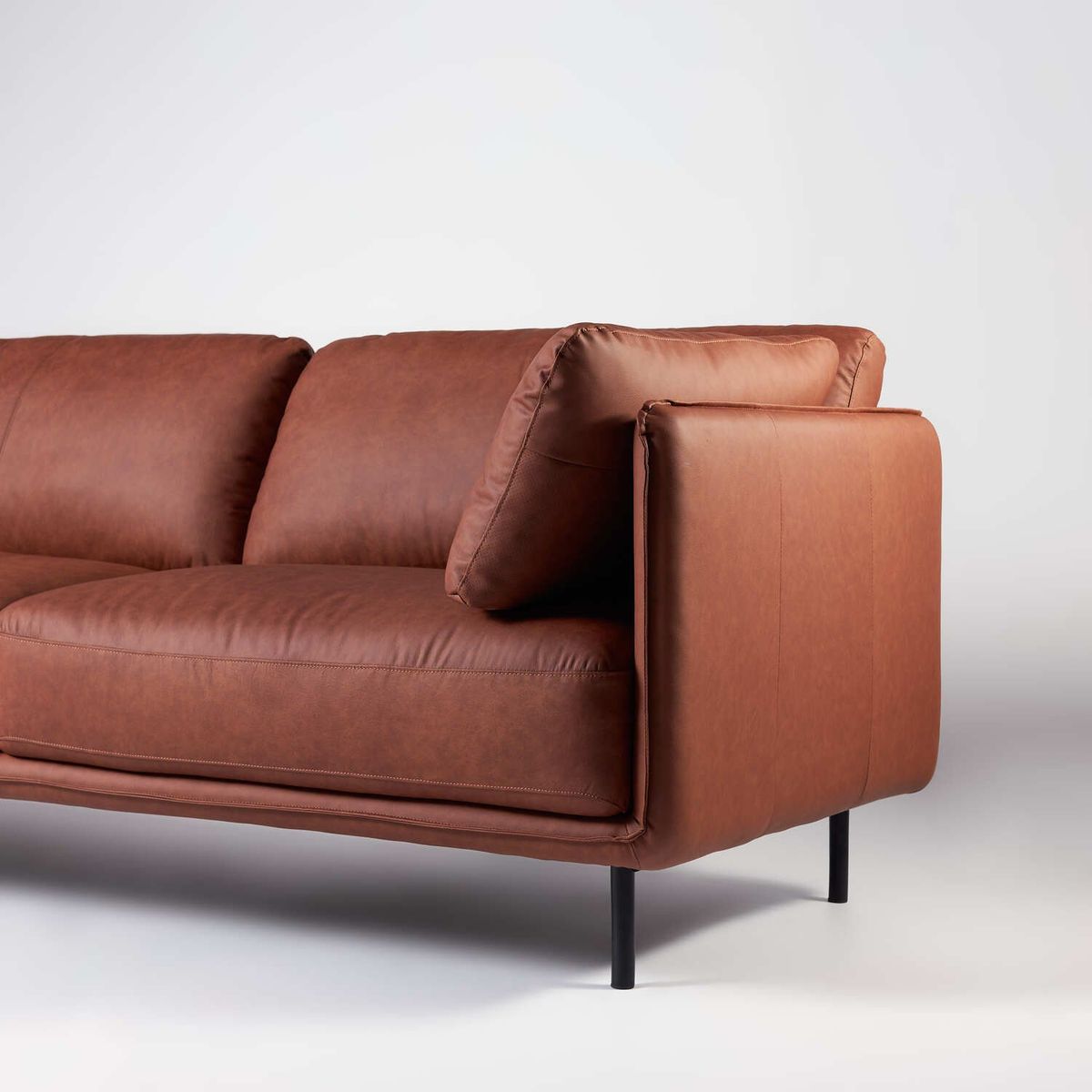 BOKAN - Sofá 3 cuerpos Santino Café