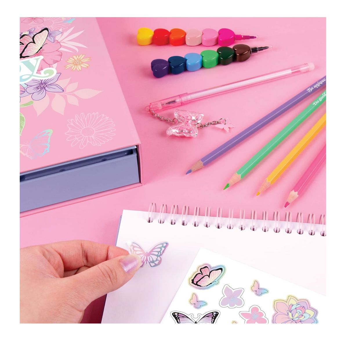 MAKE IT REAL - Cuaderno De Dibujo Lápices Marcadores Stickers Butterfly