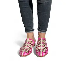 VANESSA GIL - PUNTILLA DE CUERO FLOR FUCSIA