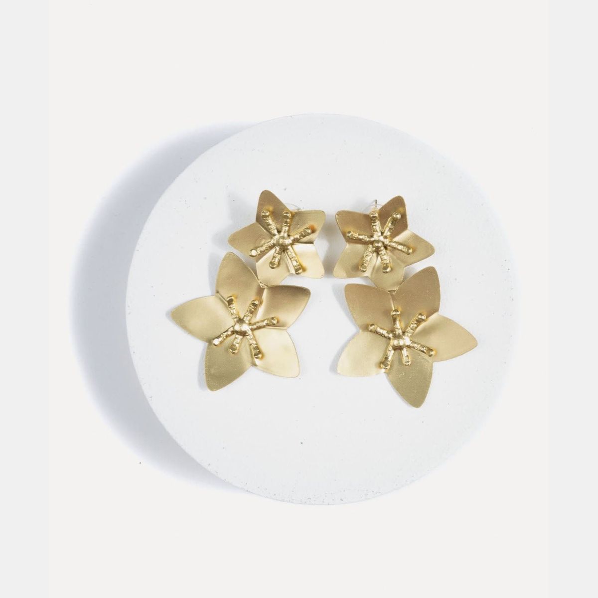 LOUNGE - Aros Mujer Flor Polen Dorado