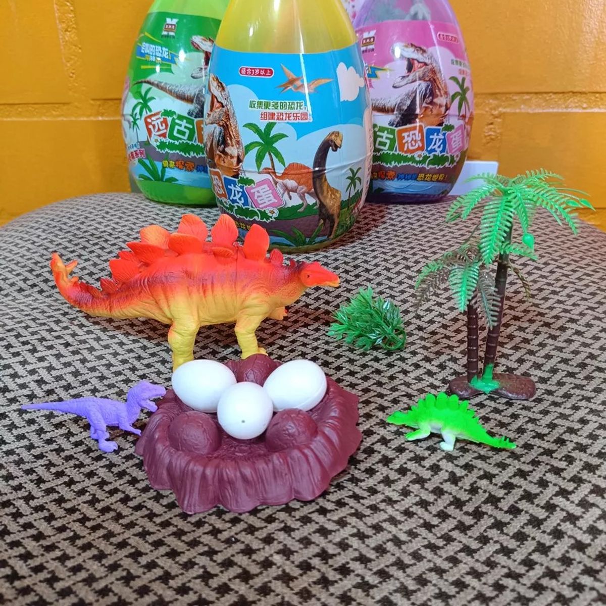 GENERICO - Dinosaurio, Huevo De 20 Cm. Set Con Huevos Crías Y Adornos.