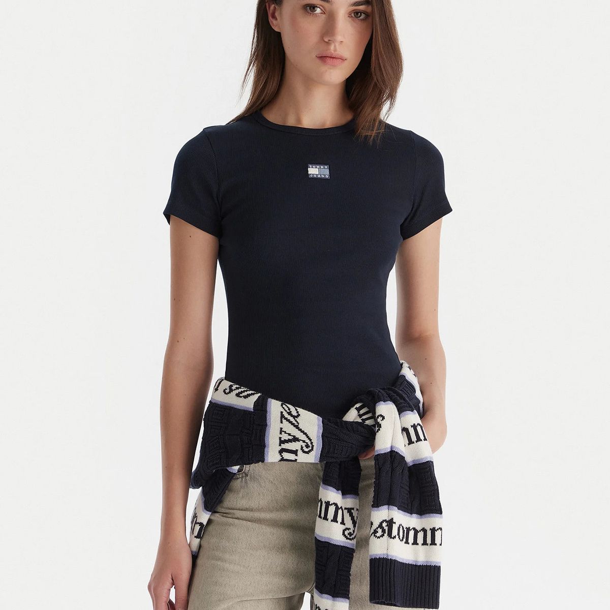 TOMMY HILFIGER - Polera Slim Fit Con Parche Azul Tommy Jeans