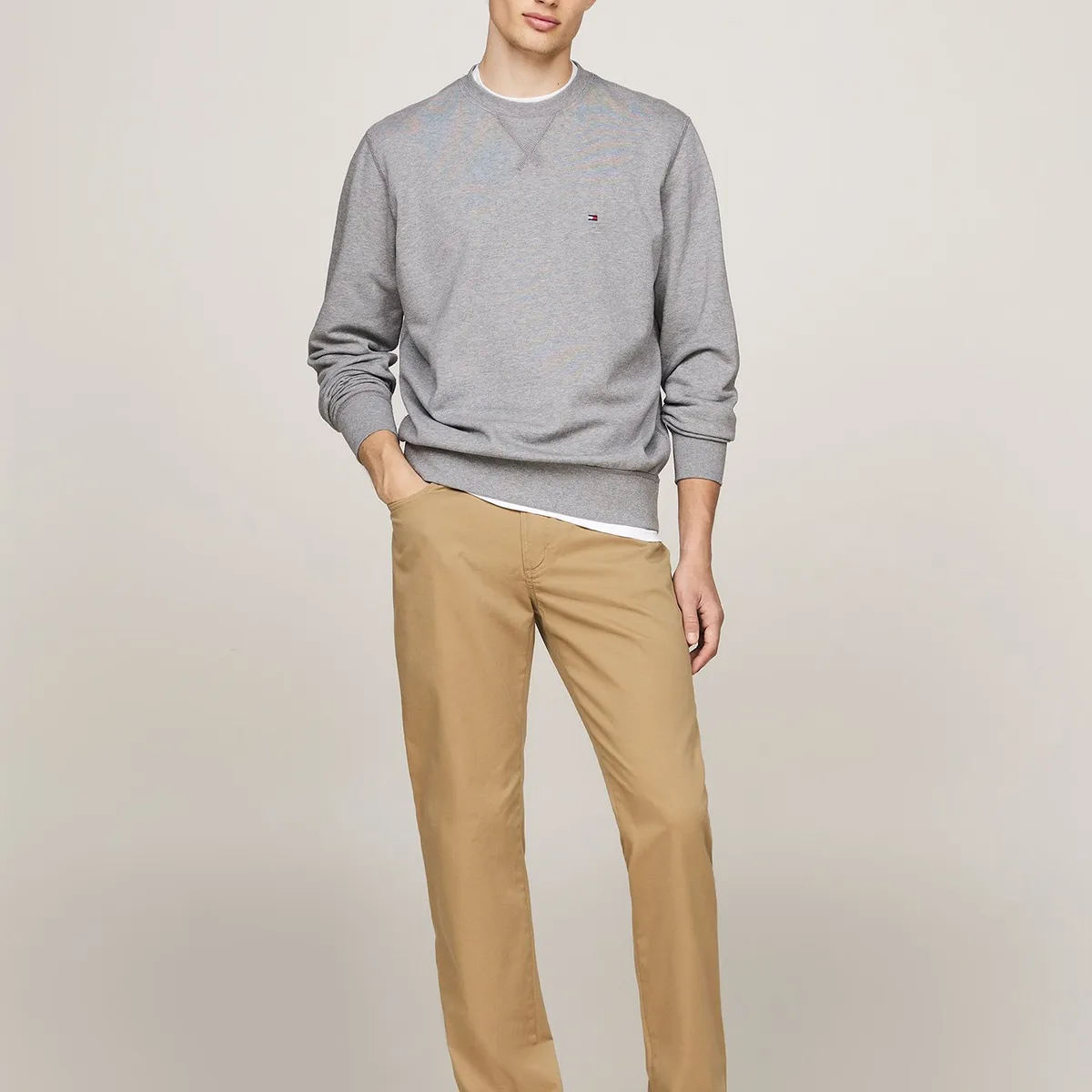 TOMMY HILFIGER - Polerón Solid Con Cuello Redondo Gris Tommy Hilfiger