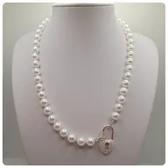 CAT JOYAS - Collar perlas Shell con broche de corazón de plata fina