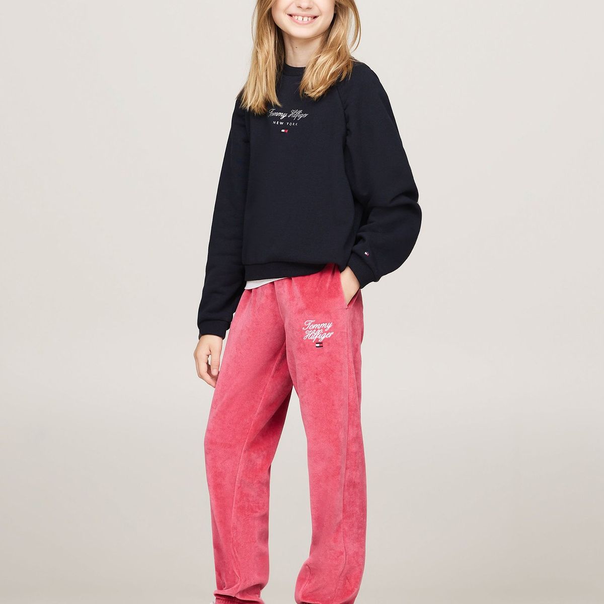 TOMMY HILFIGER - Joggers De Niña Con Logo Script Rosado Tommy Hilfiger